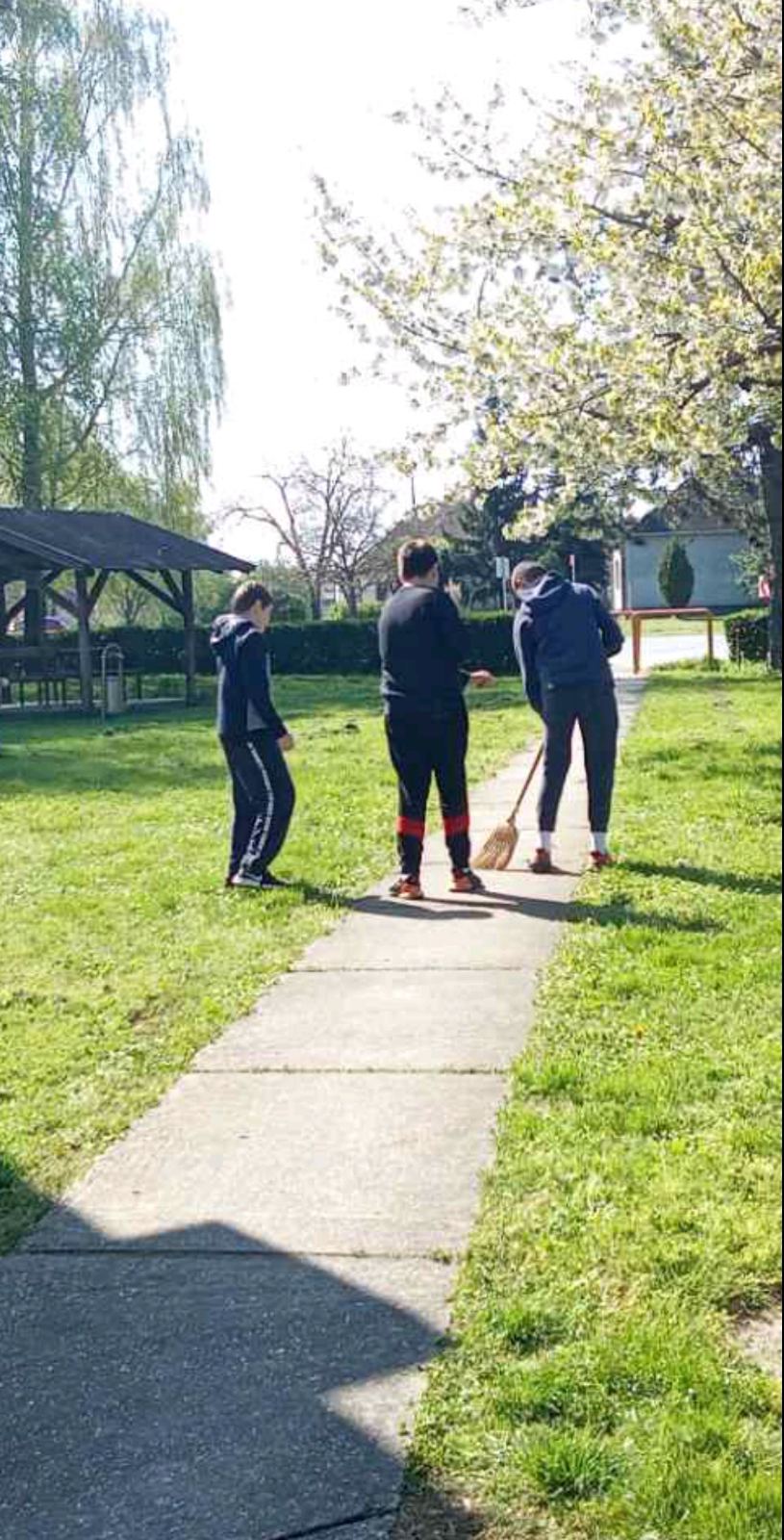 IMG-28acd93563c0781d59185be96bc1d678-V